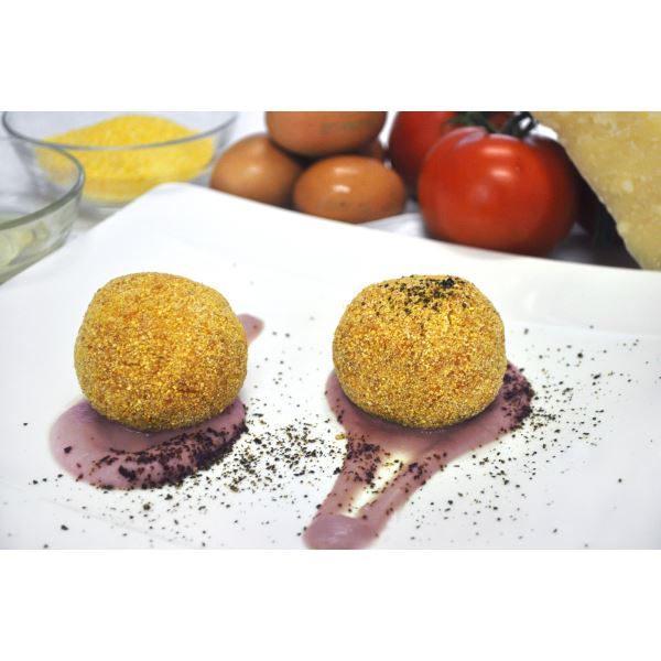 Arancini “doppia croccantezza” con ripieno liquido al Grana Padano su crema di melanzane