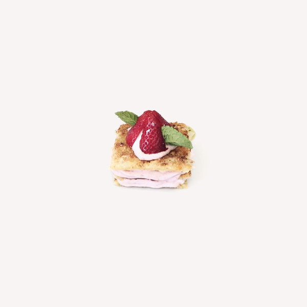 Mousse di fragole e sfoglia al Grana Padano