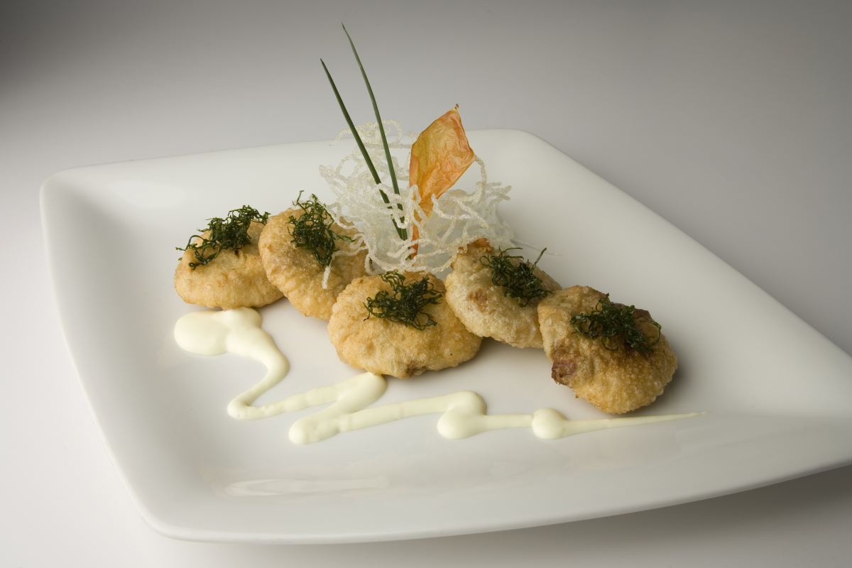Mutton-and-Provolone Valpadana tarts in a Grana Padano fondue