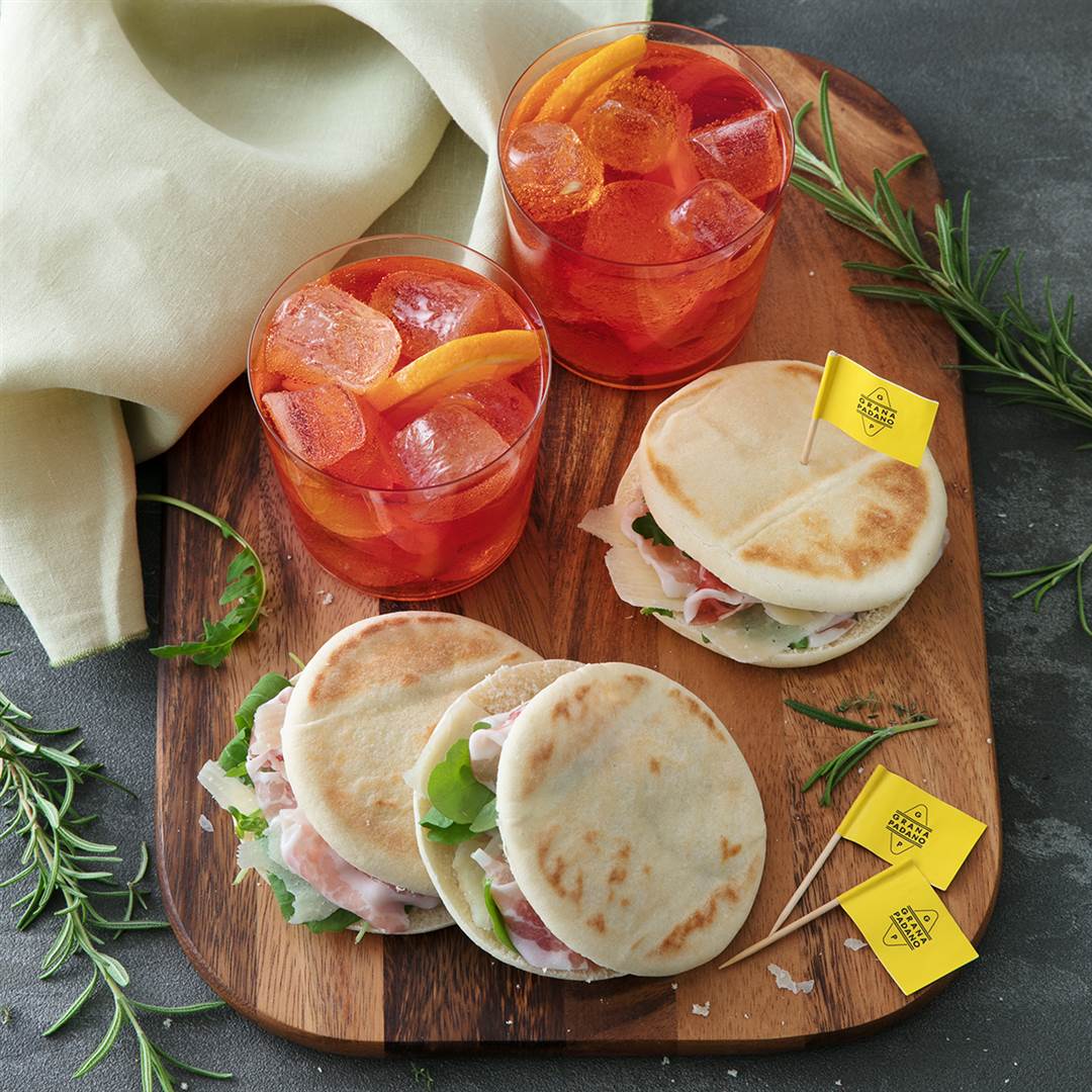 Negroni, tigelle con pancetta e Grana Padano Riserva
