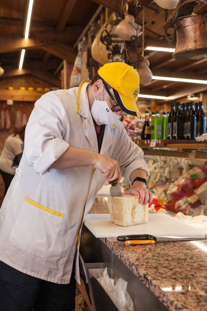 IN LIEVE CALO LE VENDITE RETAIL IN ITALIA NEL 2021 IN LIEVE CALO LE VENDITE RETAIL IN ITALIA NEL 2021
