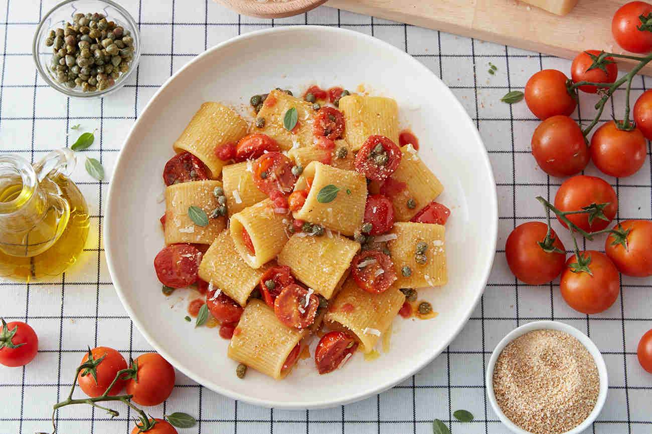 Paccheri mit sautierten Kirschtomaten und Grana Padano, Erste Gänge ...