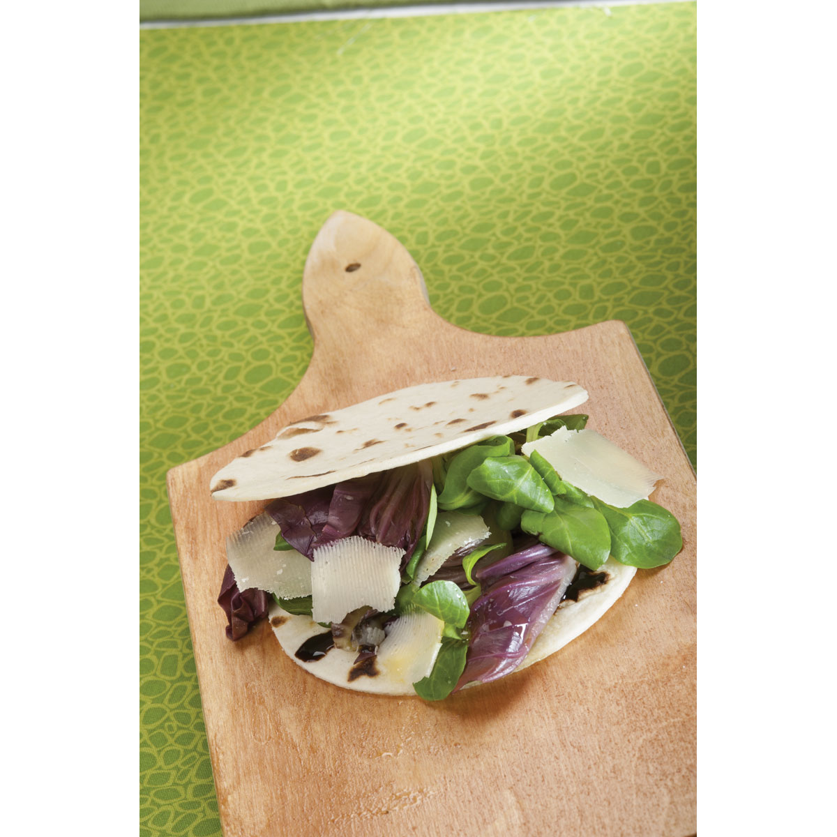 Piadina al Grana Padano, soncino e radicchio
