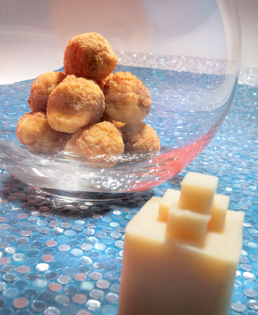 Piccoli arancini di riso allo speck e Grana Padano