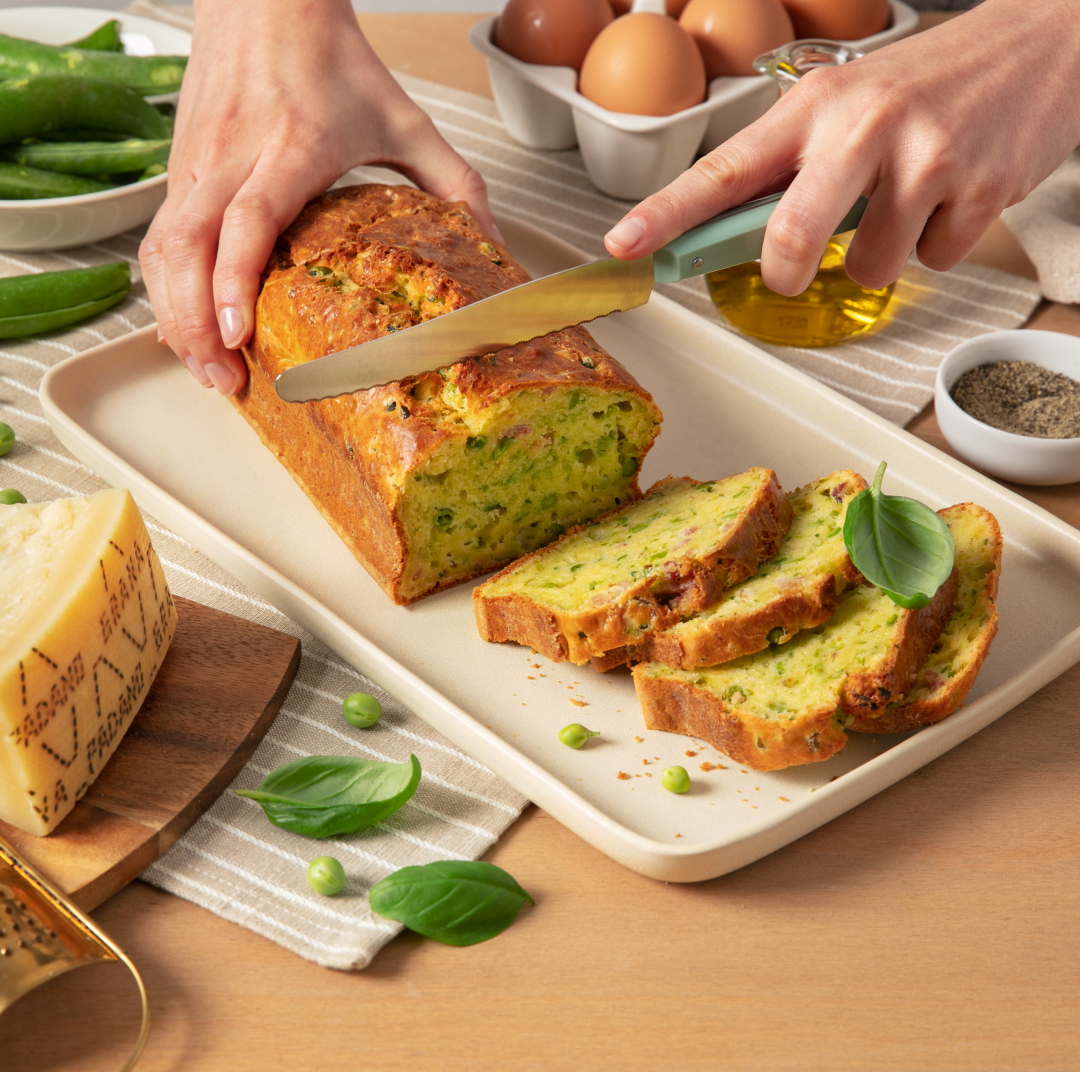 Plumcake salato con pisellini freschi, speck e Grana Padano