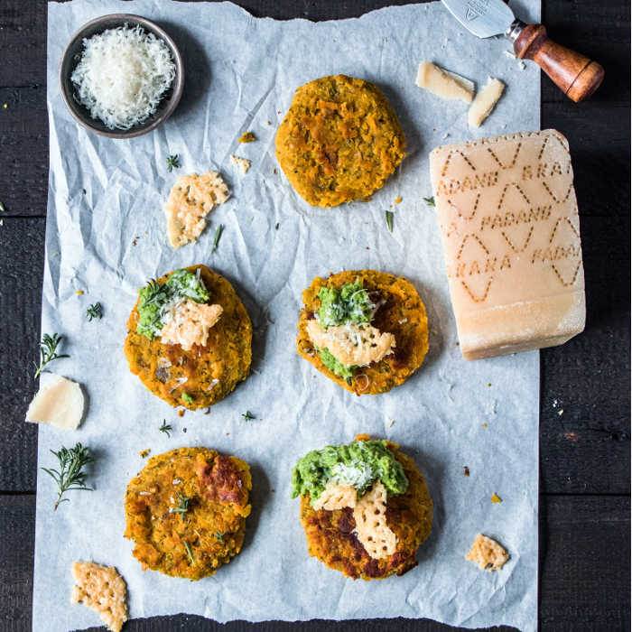 Süßkartoffel-Linsen Puffer mit Grana Padano