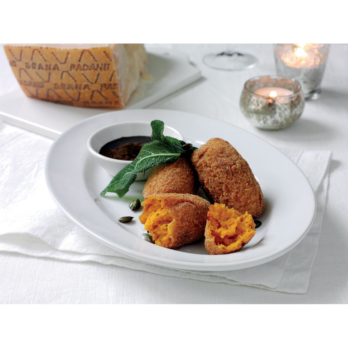 Kürbis und Grana Padano Kroketten mit Balsamico Dip