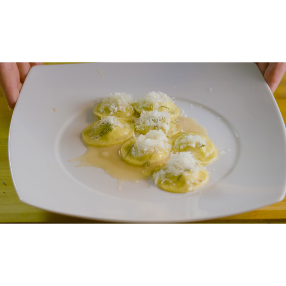 Ravioli di coniglio con salsa di fagioli alla birra e Grana Padano
