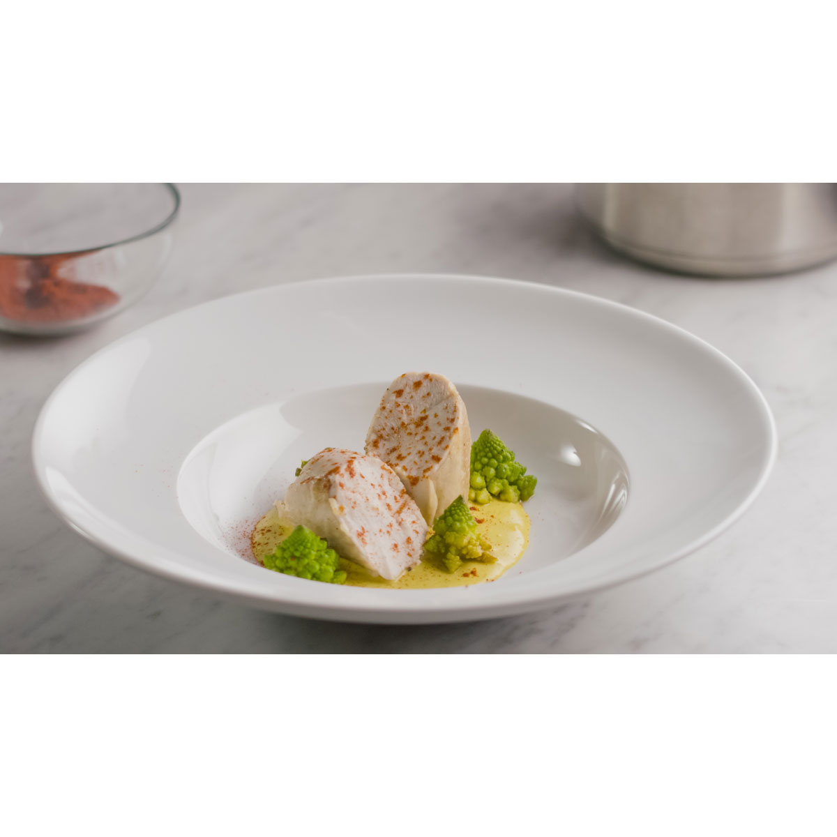Chicken roll with romanesco broccoli, curry sauce and Grana Padano
