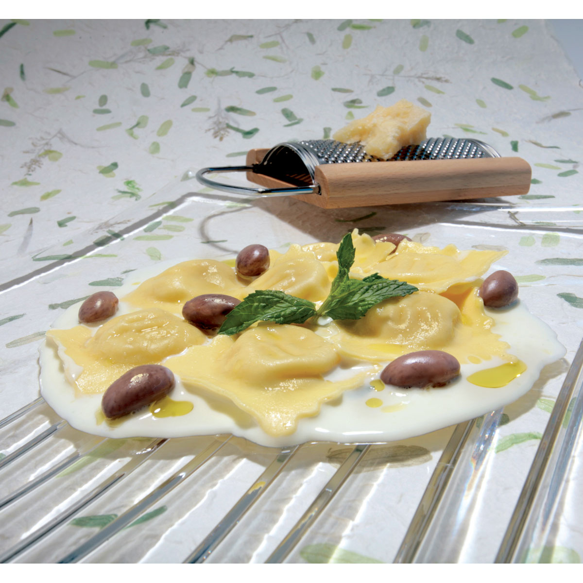 Ravioli di fagioli estivi e Grana Padano DOP con vellutata di Grana Padano DOP e menta