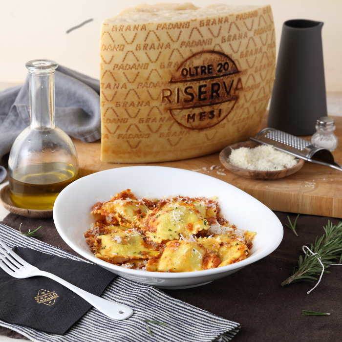 Ravioli mit einer Füllung aus Schmorbraten und Grana Padano „Riserva”