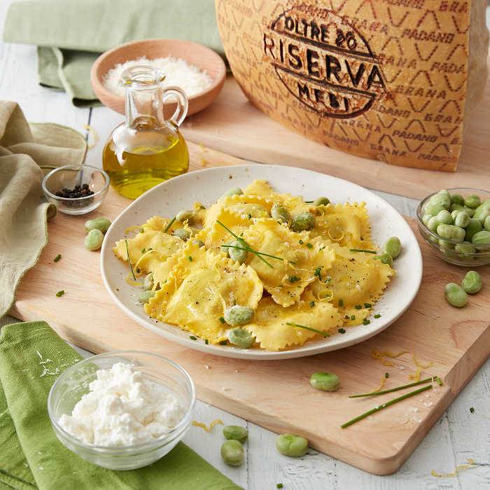 Ravioli mit Ricotta und Saubohnen und Grana Padano Riserva