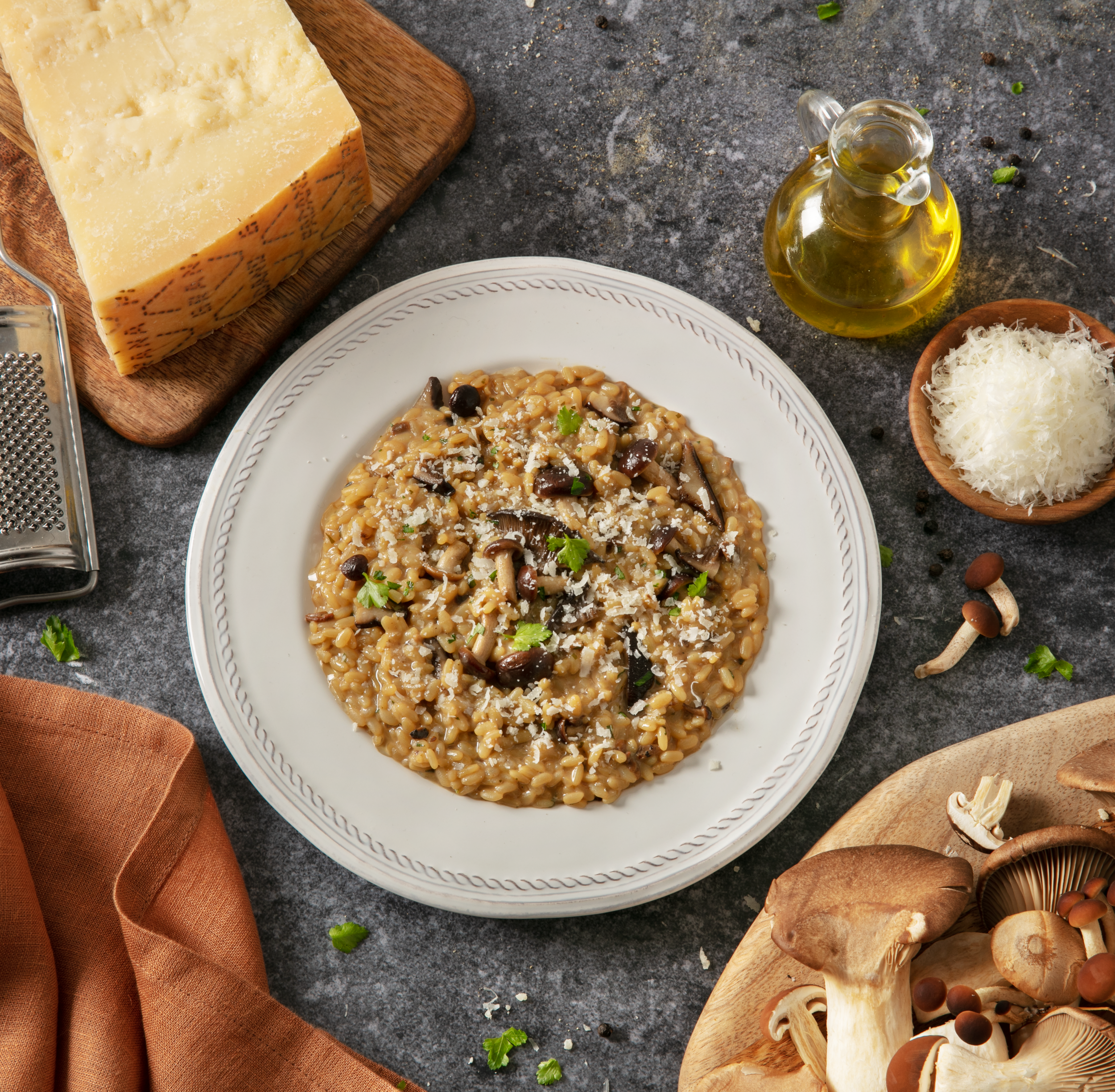 Risotto mit gemischten Pilzen und geriebenem Grana Padano
