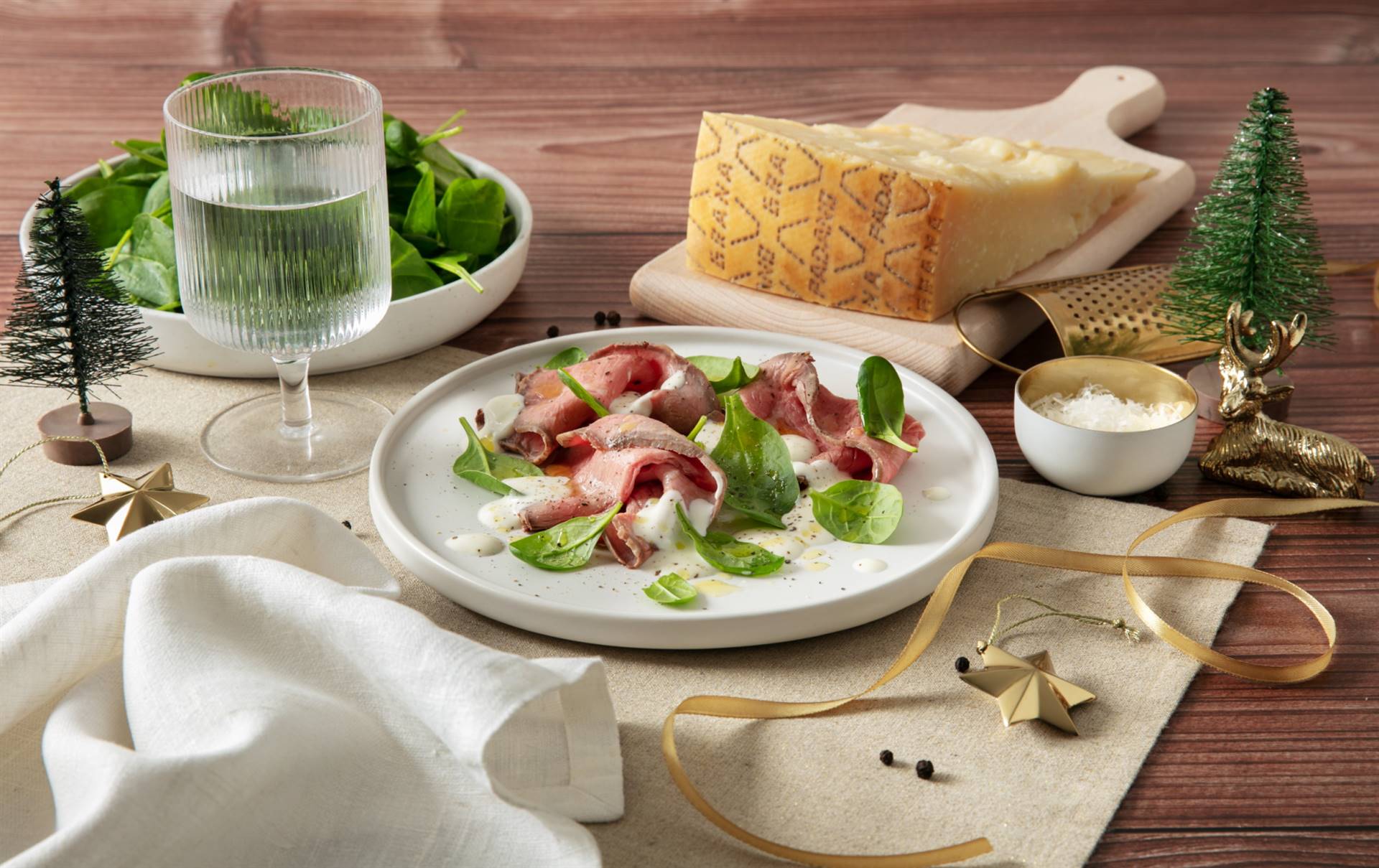 Roast beef con fondue de Grana Padano y espinacas frescas