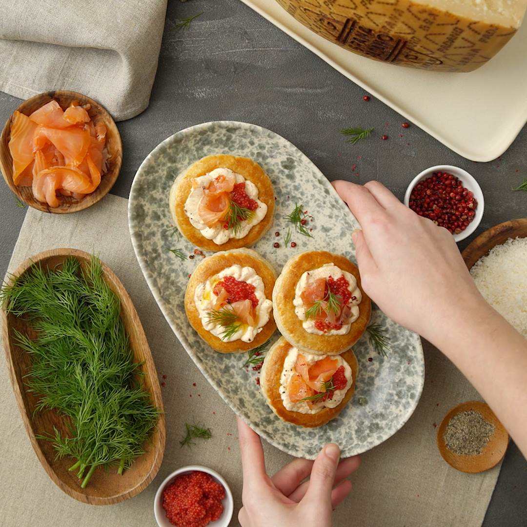 Vodka Tonic, sfogliatine integrali con mousse di salmone affumicato e Grana Padano
