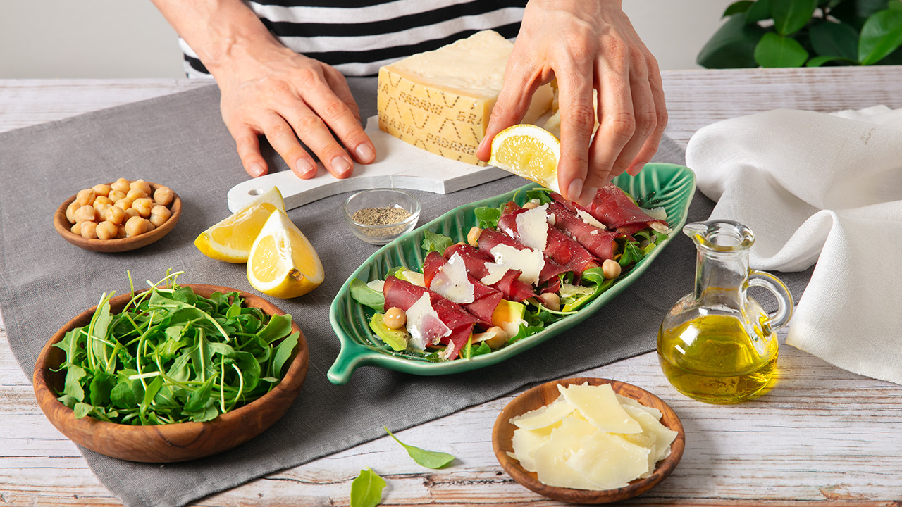 Bresaola rolls with rocket, chickpeas, avocado and Grana Padano