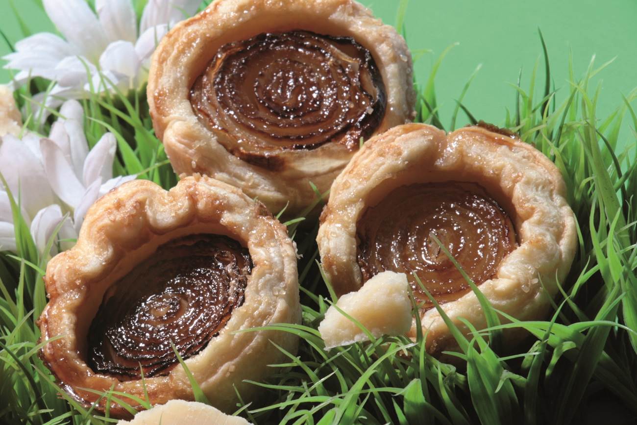 Blätterteig Törtchen mit karamellisierten Zwiebeln, Vorspeisen, Rezepte ...