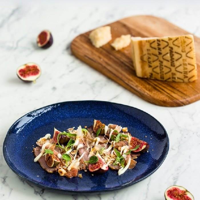Smoked duck breast salad with Grana Padano sauce, hazelnuts and bonito
