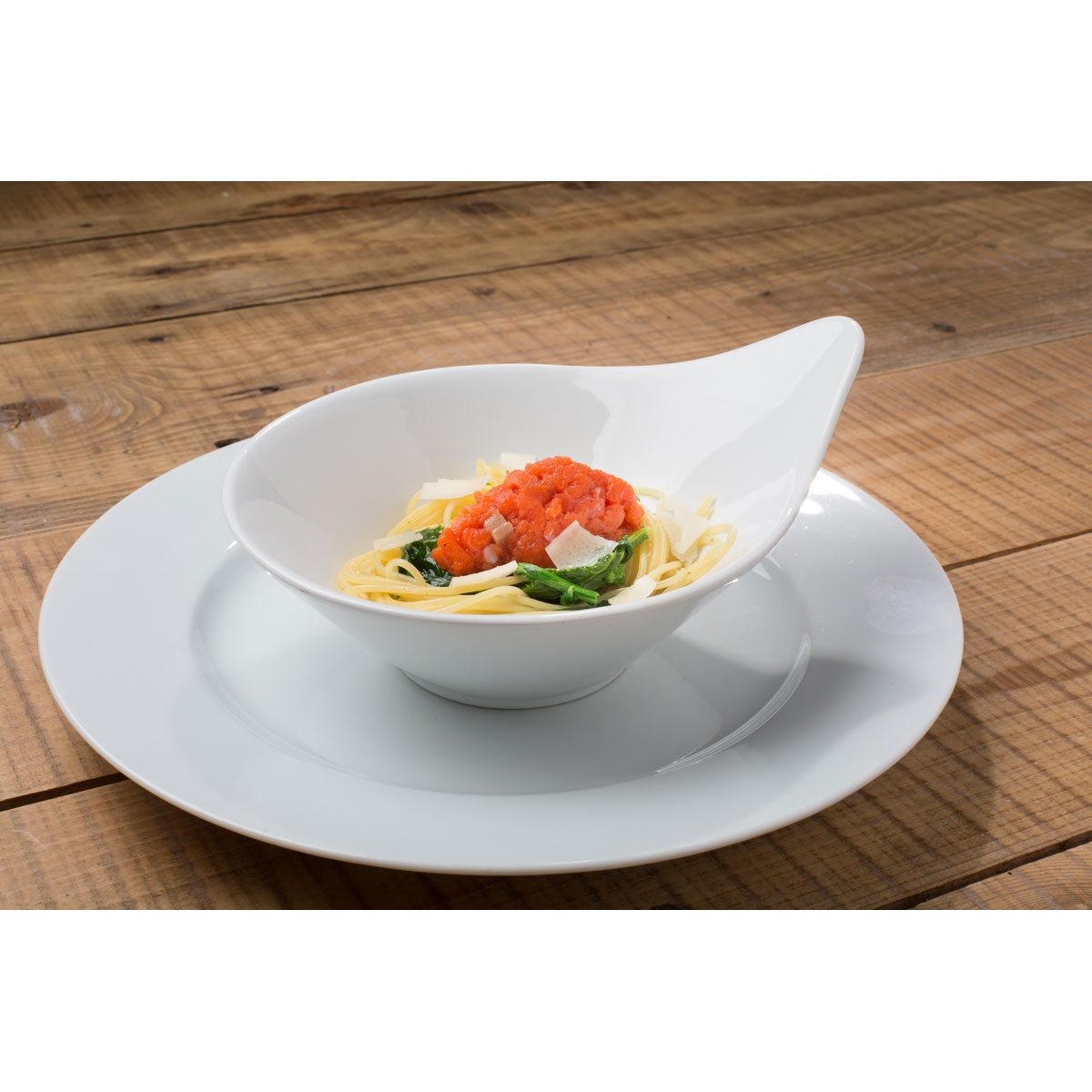 Spaghetti con cime di rapa, tartare di salmone e Grana Padano