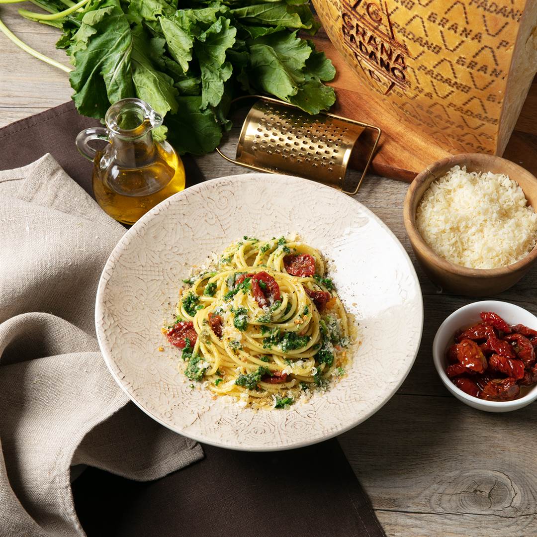 Spaghetti mit Wildbrokkoli, getrockneten Tomaten und Grana Padano 