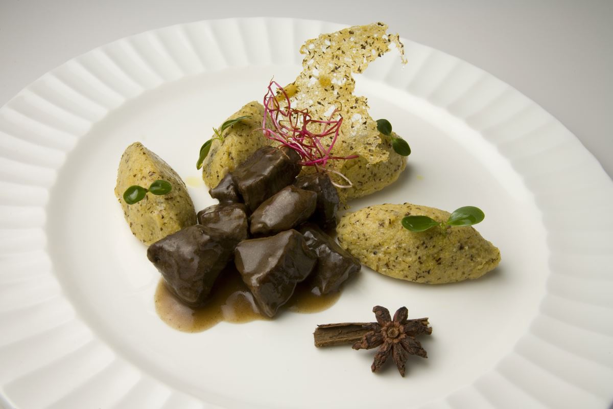 Manzo Stufato Con Quenelles Di Polenta Taragna Ai Formaggi Lombardi Piatti Unici Ricette Con Formaggio