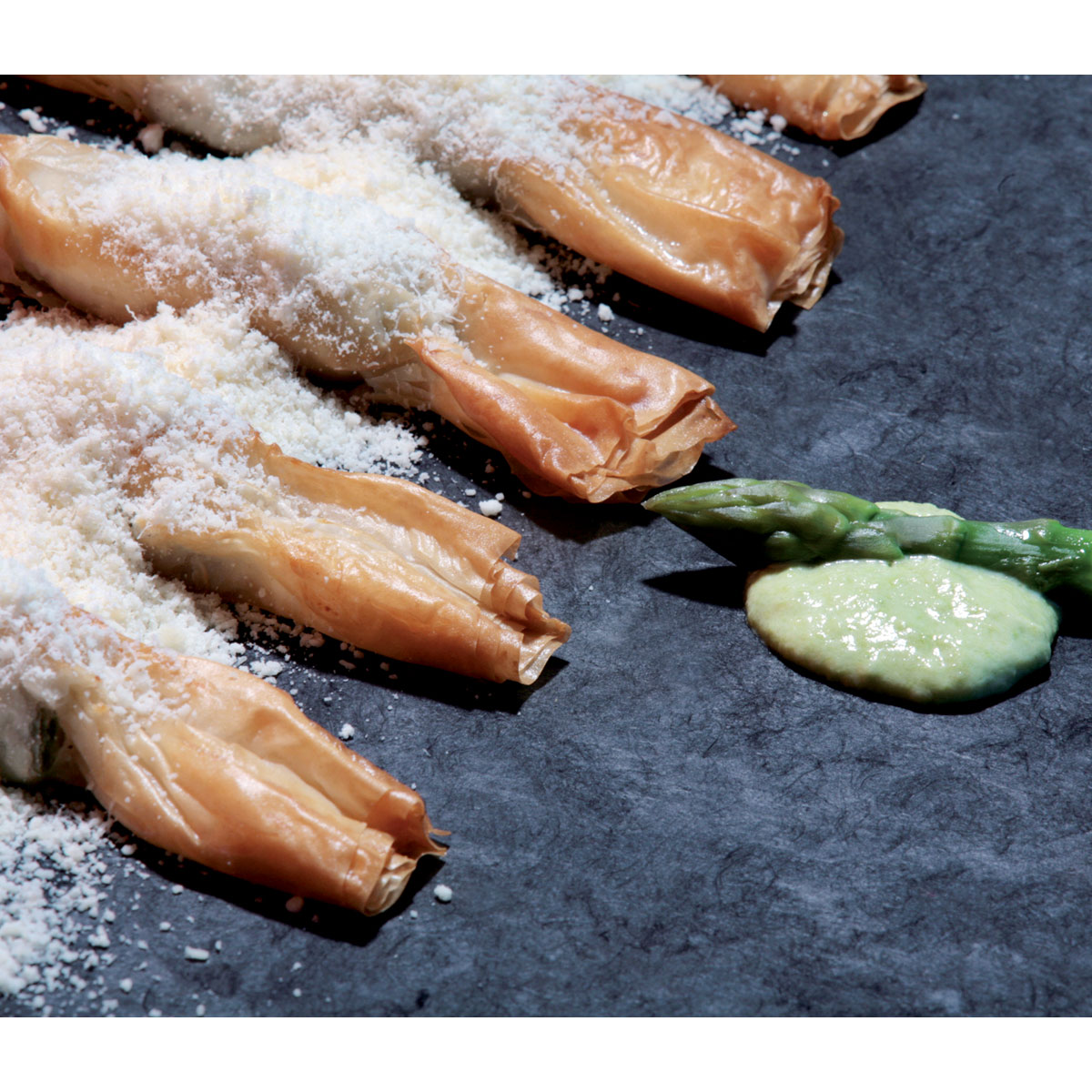 Strudel di pasta phillo agli asparagi e Grana Padano