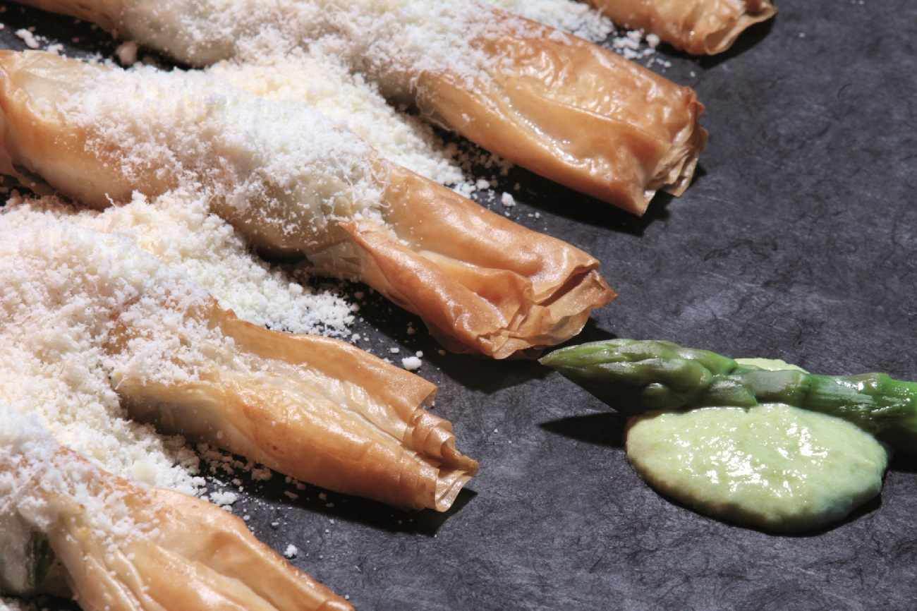 Filoteig Spargel-Strudel mit Grana Padano