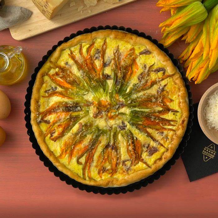 Torta salata estiva con fiori di zucca e Grana Padano