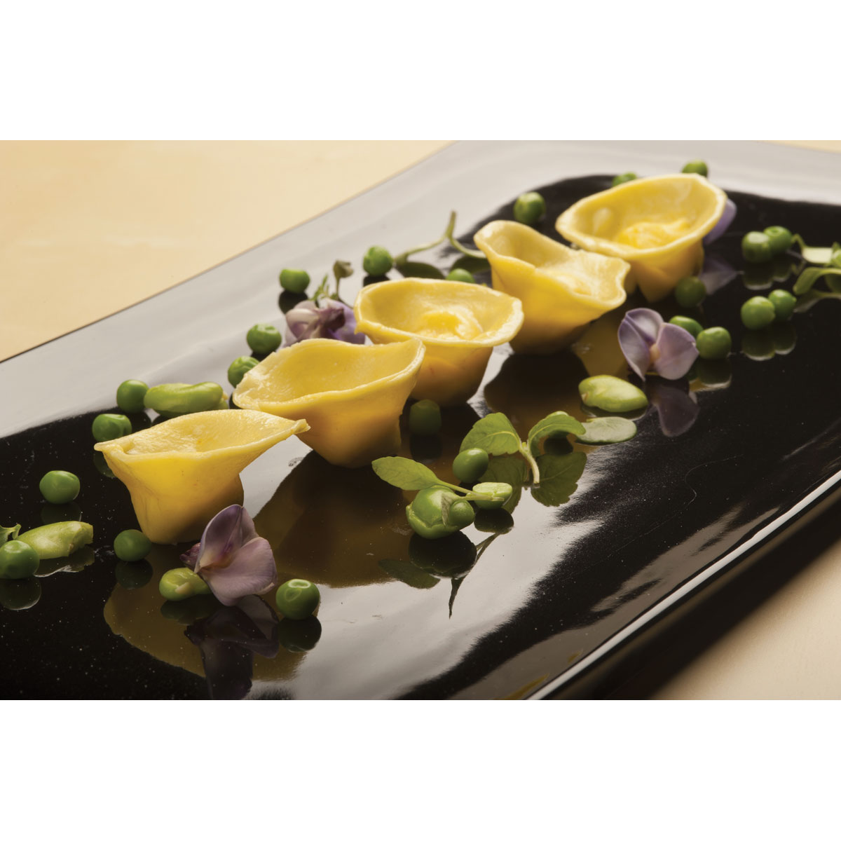 Tortelli al Grana Padano, piselli e fave
