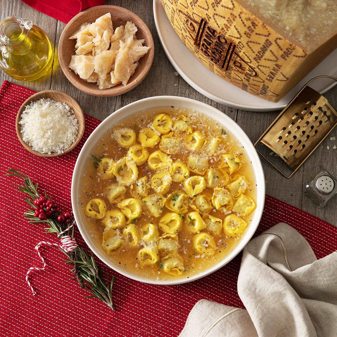 Tortellini di faraona con brodo saporito al Grana Padano