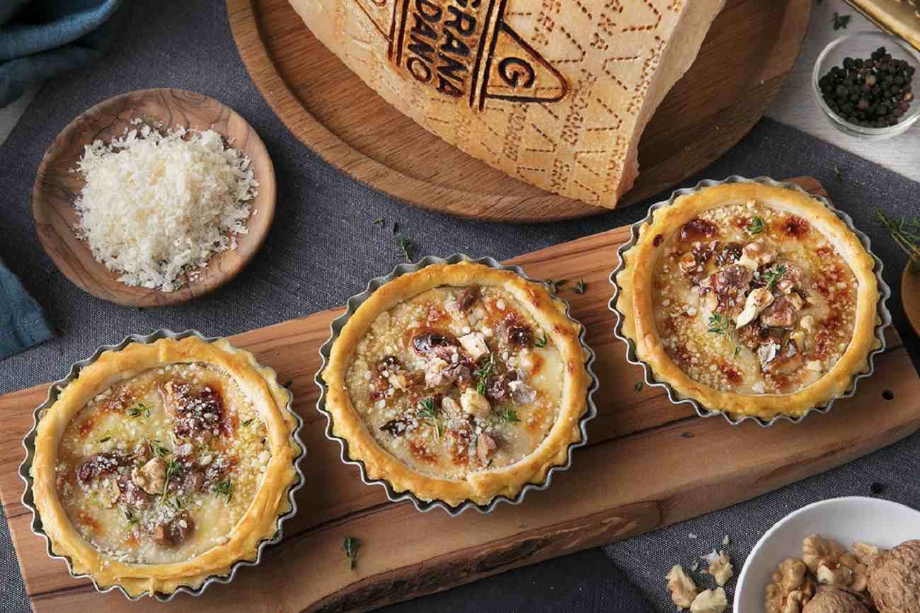 Tartaletas de queso y nueces con Grana Padano y tomillo