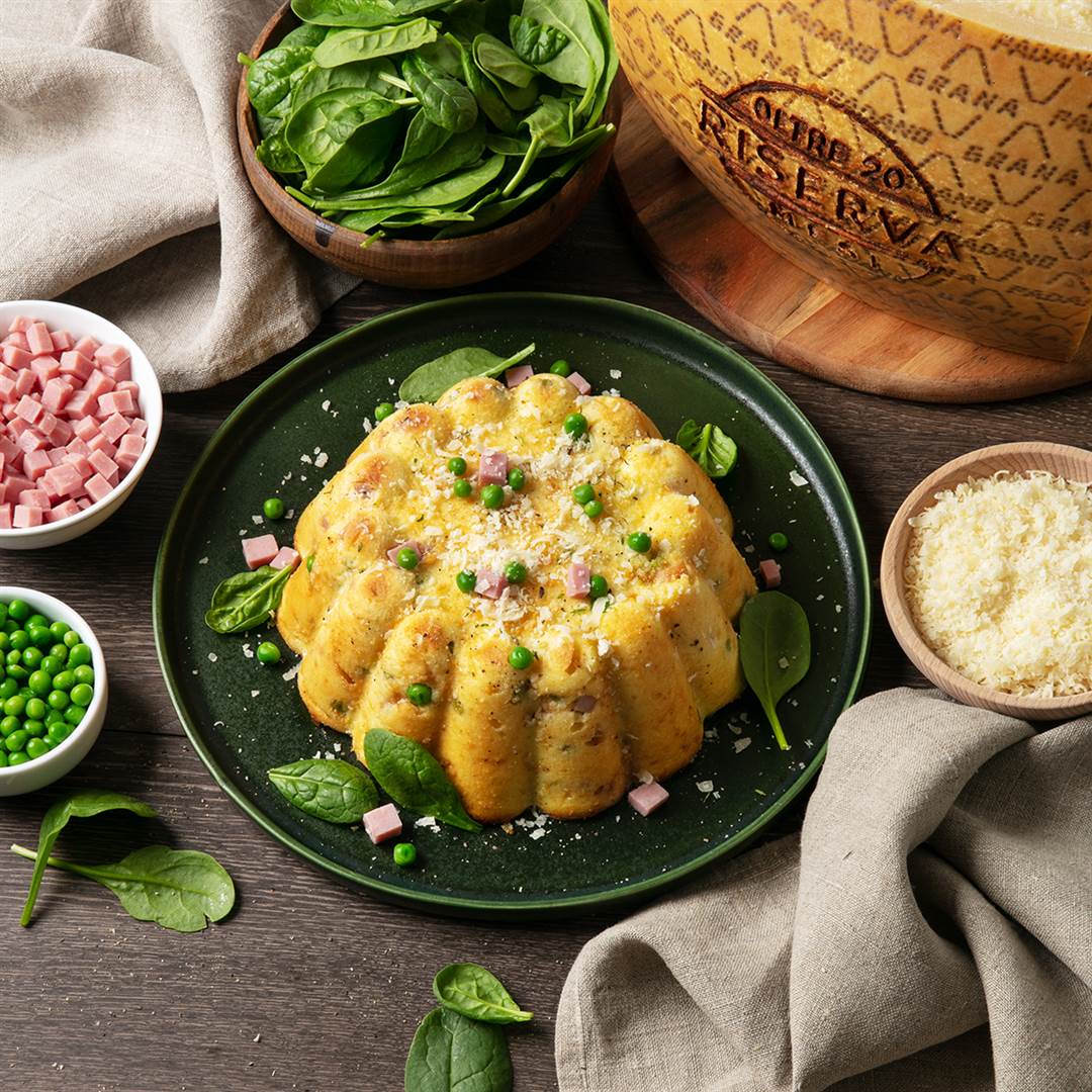 Kartoffelkuchen mit Grana Padano Riserva, gekochtem Schinken und Erbsen