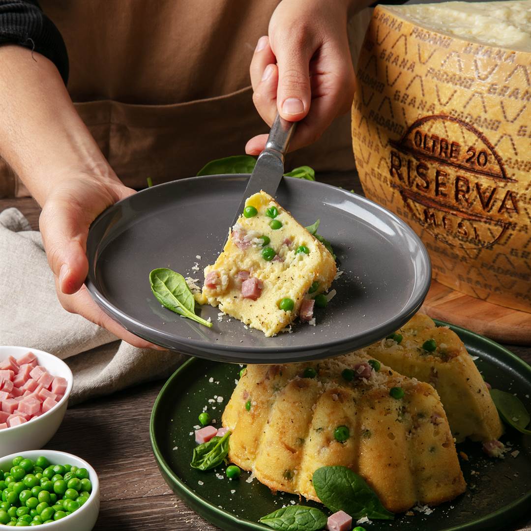 Pastel de patata con Grana Padano Riserva, jamón y guisantes
