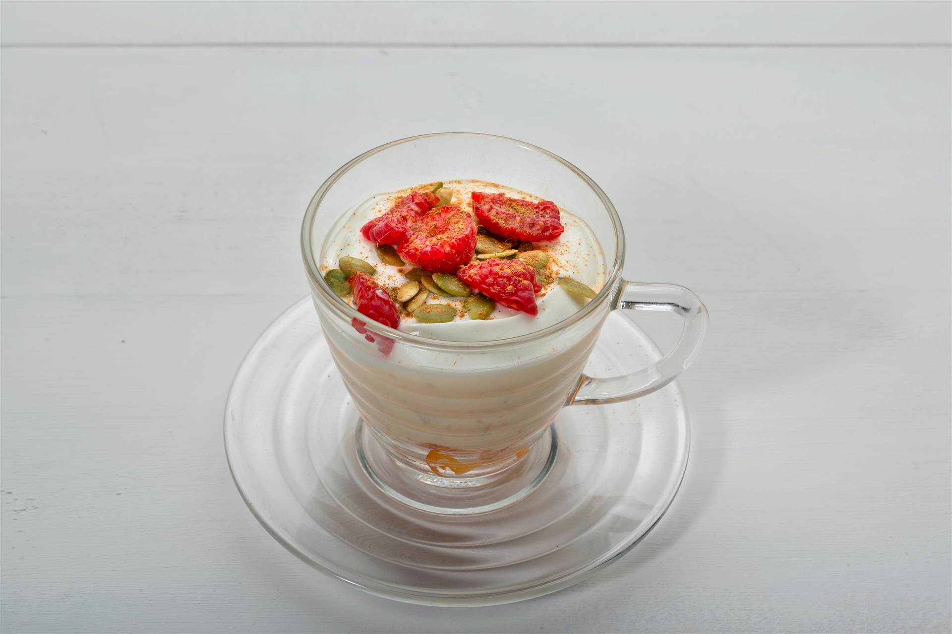 Yogurt greco, crema di ricotta mantecata con albicocche e Grana Padano DOP