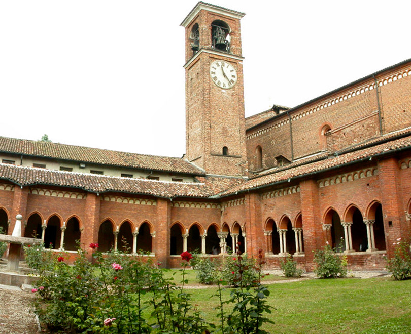 Il campanile dell&#39;orologio dell&#39;Abbazia di Chiaravalle milanese