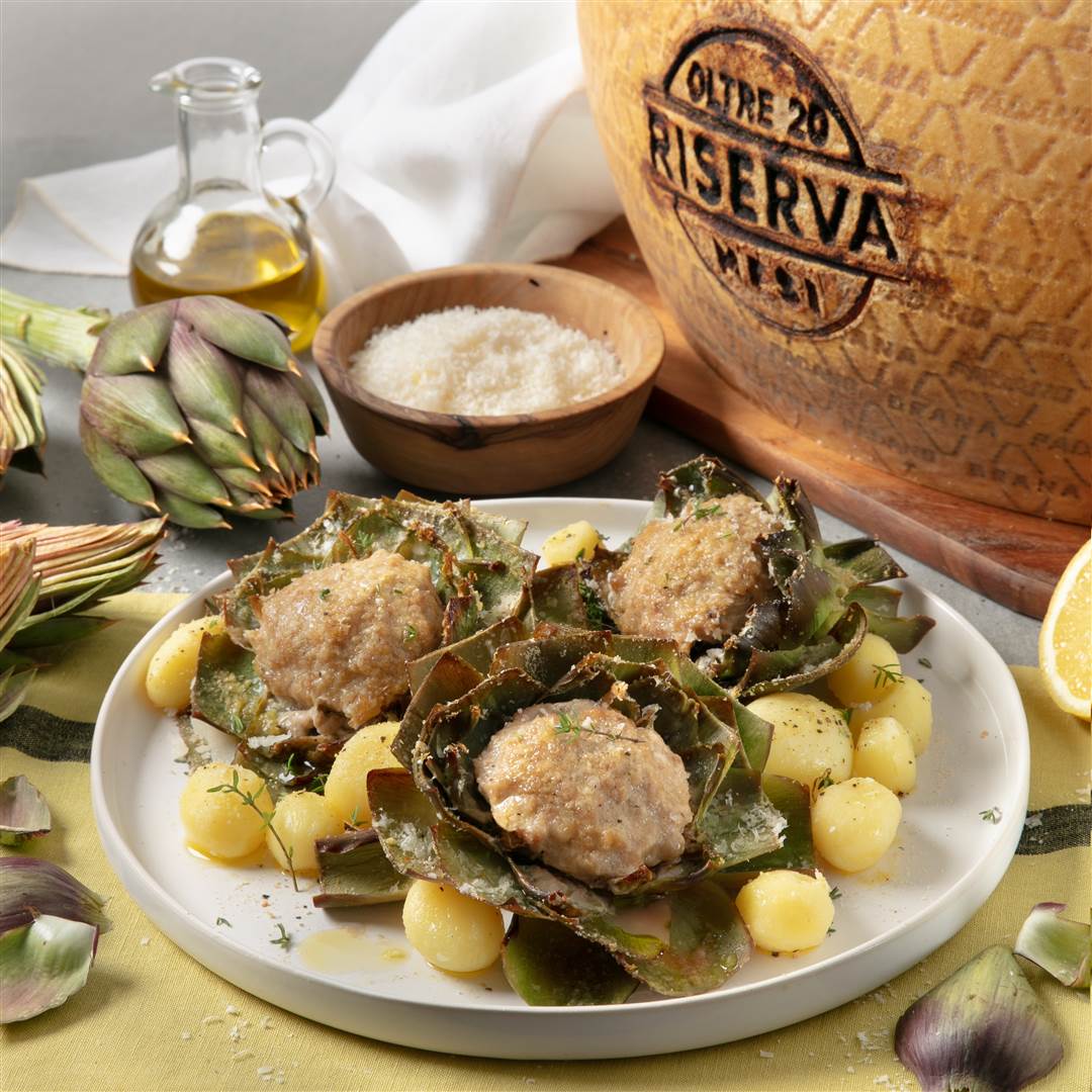 Baked artichokes stuffed with mince, breadcrumbs and Grana Padano