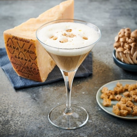 Velouté de champignons, écume de Grana Padano Riserva et croutons a l’ail