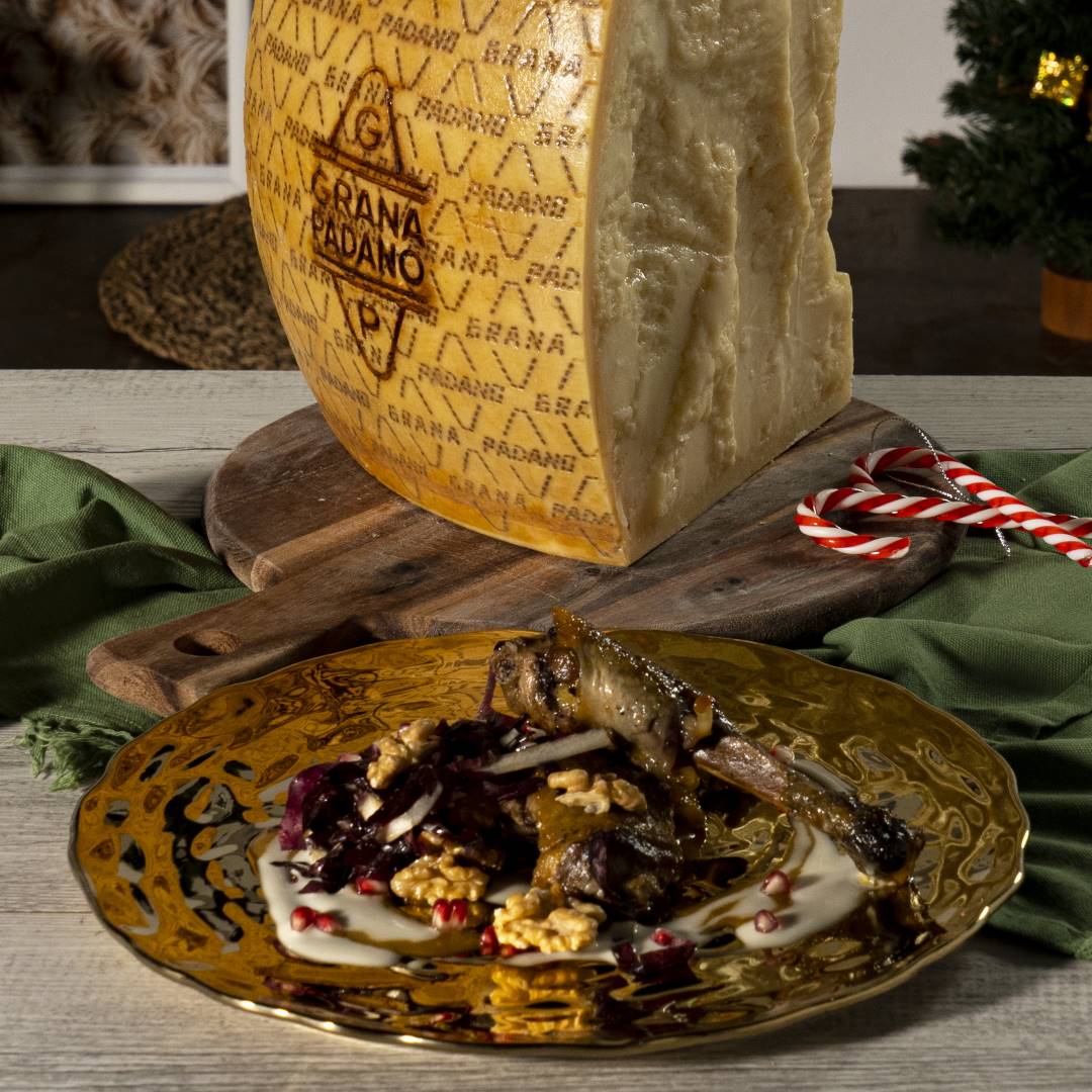 Faraona con fonduta di Grana Padano DOP e insalata di radicchio, melograno e noci