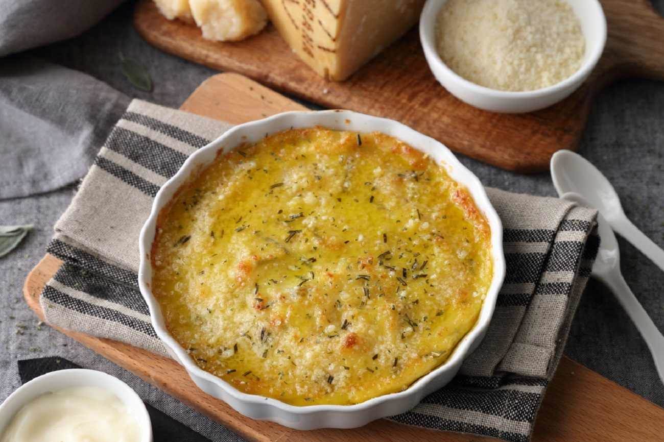 Creme brulèe salada al Grana Padano con hierbas aromáticas