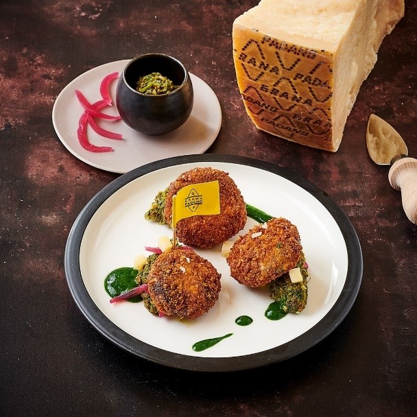 Croquettes de viande avec salsa verde et Grana Padano