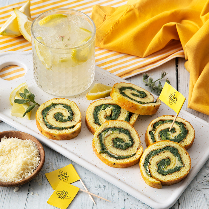 Limonata alla borraggine, rotolo di frittata con spinaci e Grana Padano