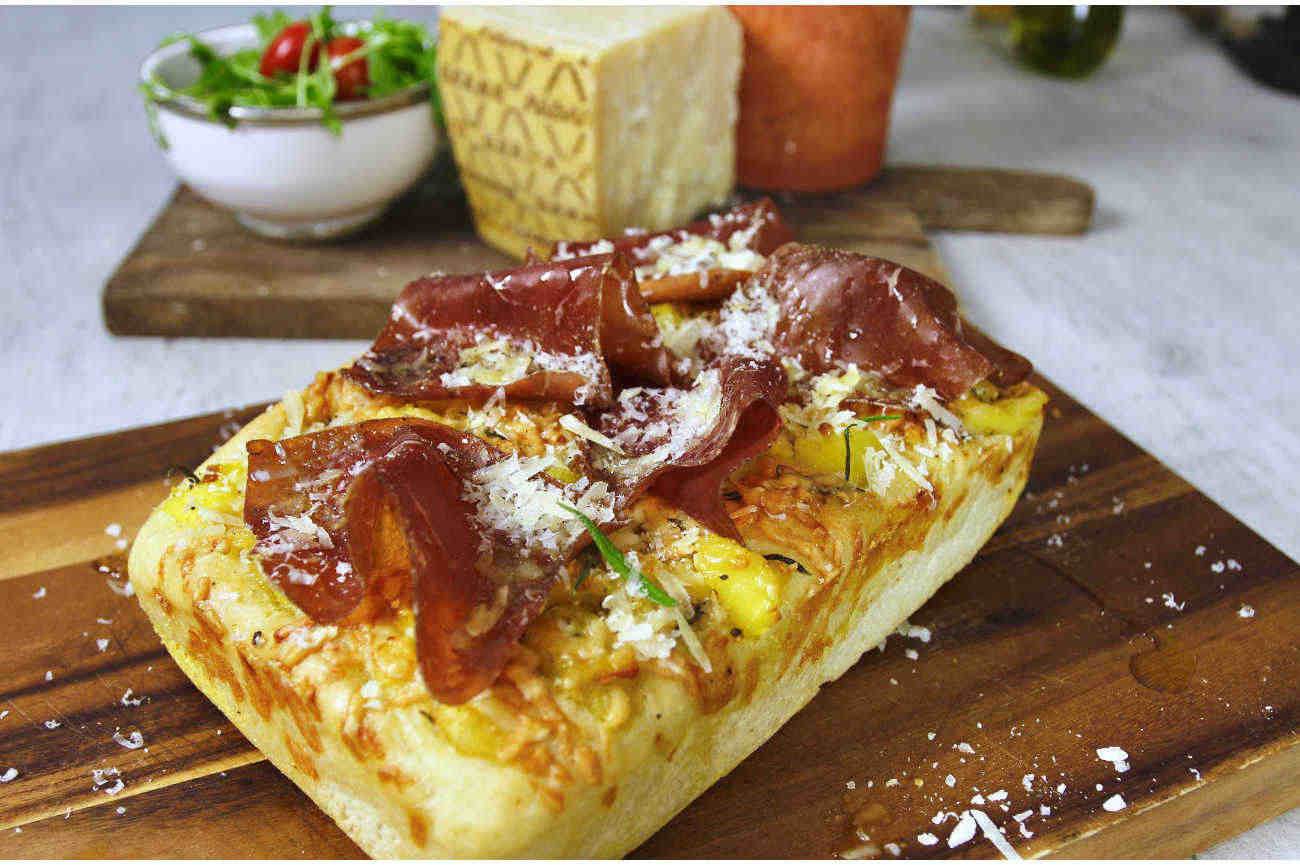 Focaccia mit Kartoffeln, Grana Padano und Bresaola, Hauptgänge, Rezepte ...