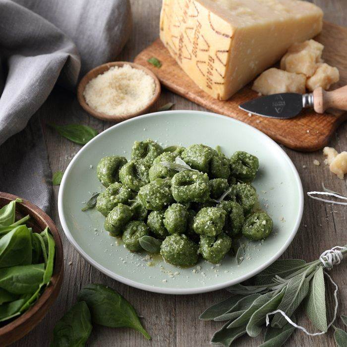 Ñoquis de espinacas con Grana Padano, mantequilla y salvia