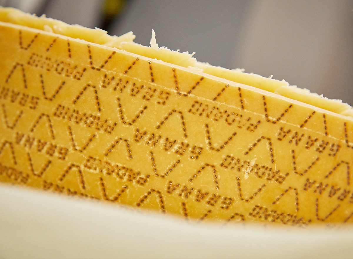 Si pu&#242; mangiare la crosta di Grana Padano?