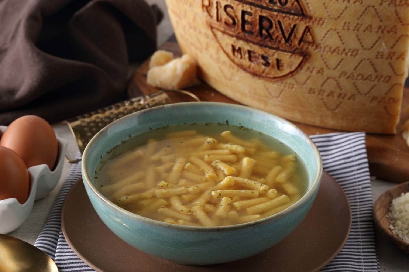 Bouillon de passatelli et Grana Padano Riserva
