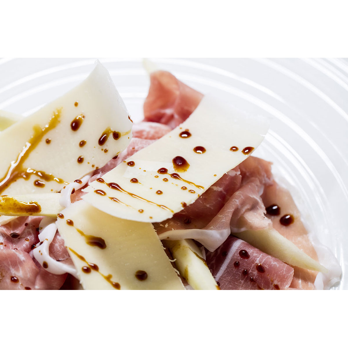 Pear, Grana Padano & prosciutto di San Daniele salad