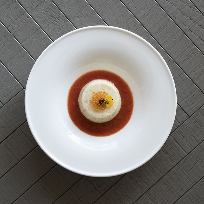 Salsa di pomodoro, caviale arancione, zucchero moscovado e fregola