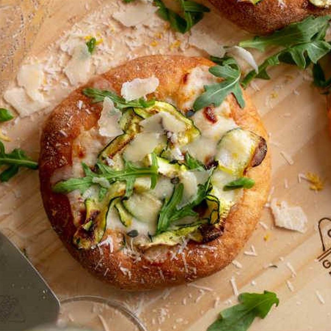 Pizza al Grana Padano con zucchine, limone e timo