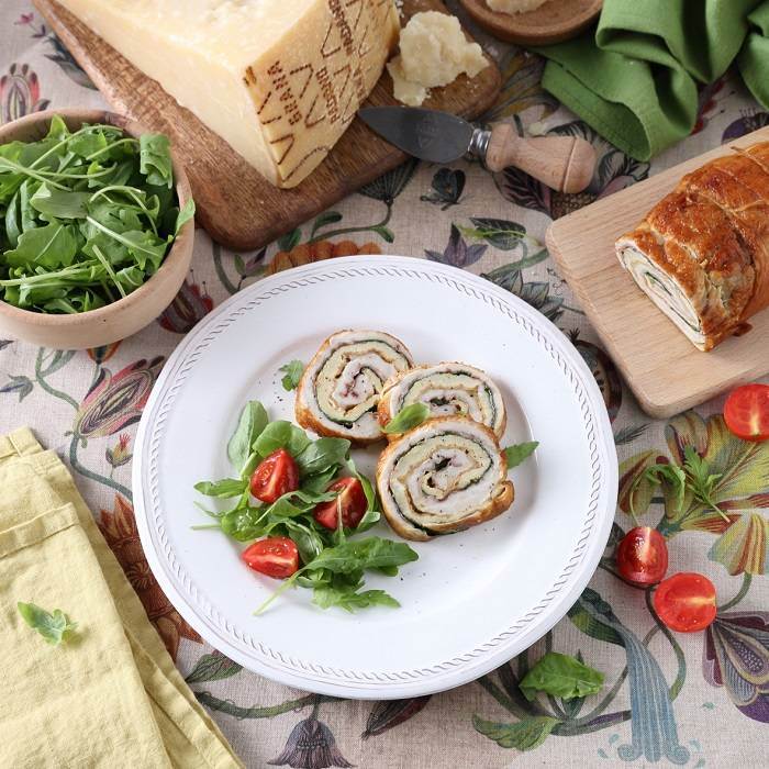 Rollé di tacchino ripieno di spinacino, prosciutto cotto, frittata e Grana Padano
