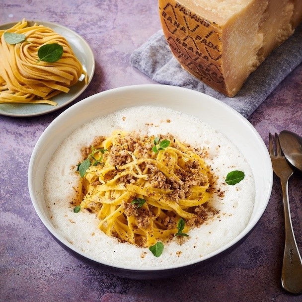 Tagliatelle au ragù blanc et Grana Padano   